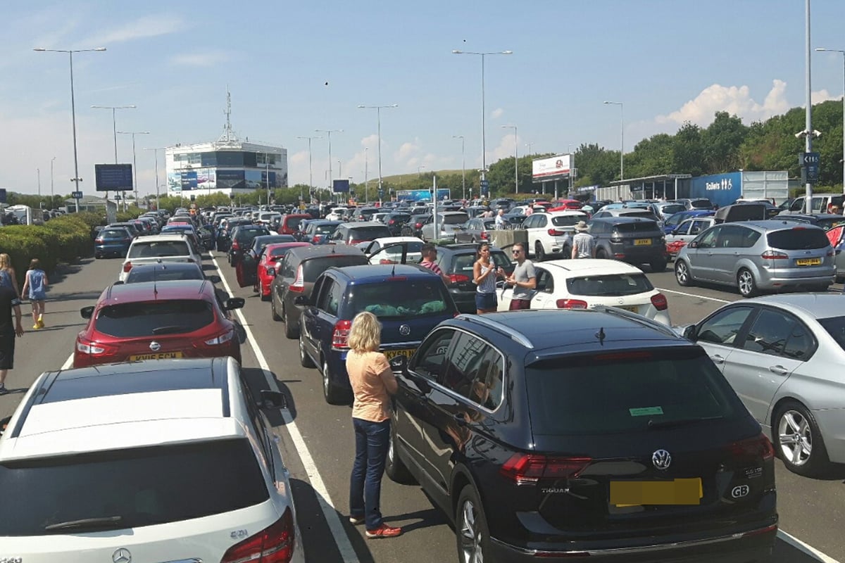 UK heatwave 2018: Hottest day confirmed with 34.4C heat - as Eurotunnel goes into meltdown and shoppers raid supermarkets for ice | London Evening Standard