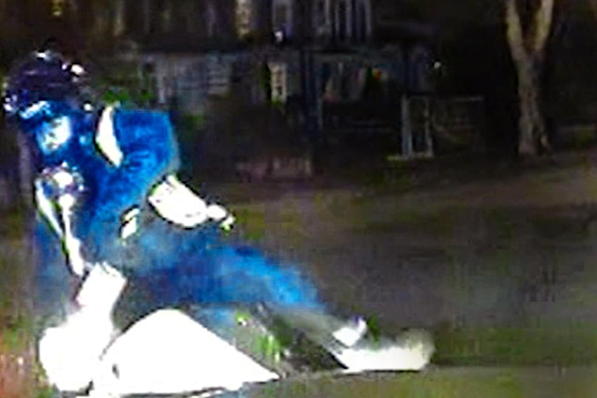 Moment police knock moped knife thug off bike after high-speed chase | London Evening Standard
