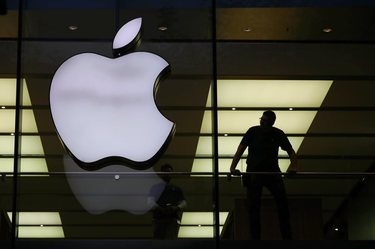 Apple share price hits all-time high - making firm the world's first ever one trillion dollar company | London Evening Standard