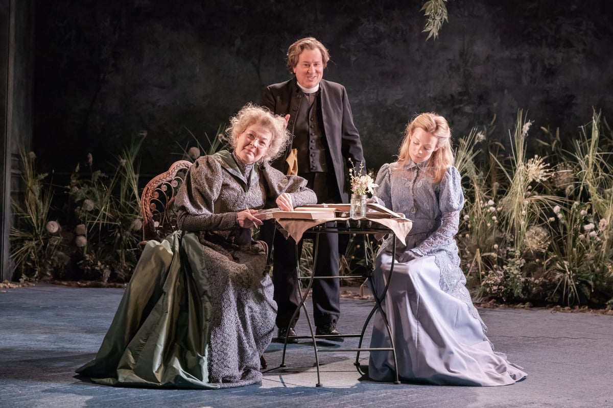 The Importance of Being Earnest review: Racy interpretation shows anarchy beneath Wilde's witticisms | London Evening Standard