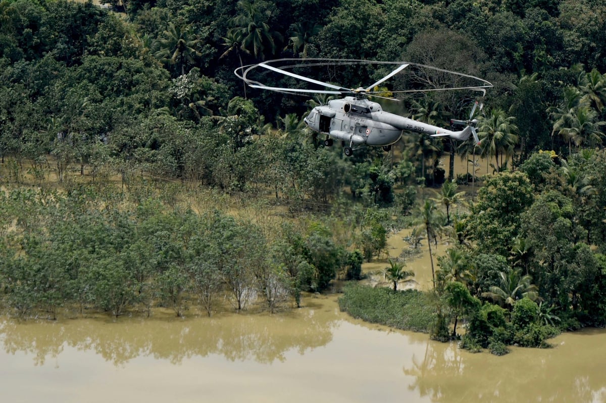 Kerala floods: Around 800,000 sheltering in camps and over 350 dead as rescuers rush to provide drinking water | London Evening Standard