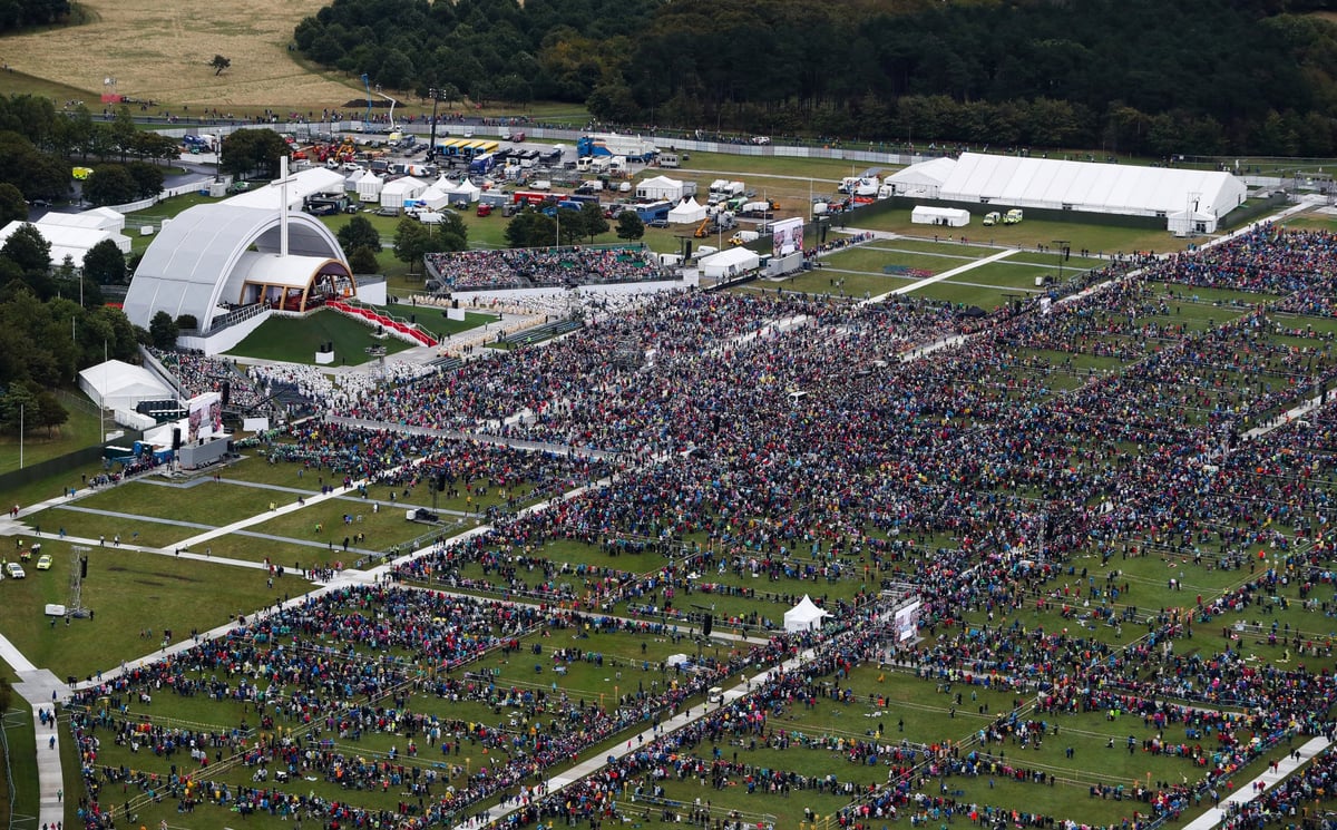 Pope Francis Ireland visit: Hundreds of thousands gather for outdoor mass as Pontiff ends his two-day Ireland trip | London Evening Standard