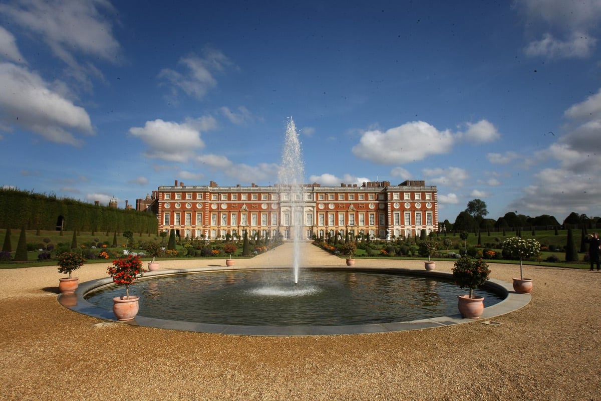 Hampton Court warder hit by car yards from palace an ‘ultimate officer and gentleman’ | London Evening Standard