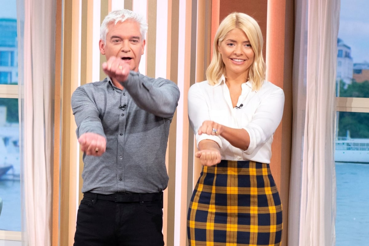 Holly Willoughby and Phillip Schofield open This Morning with catchy viral dance tune Baby Shark | London Evening Standard