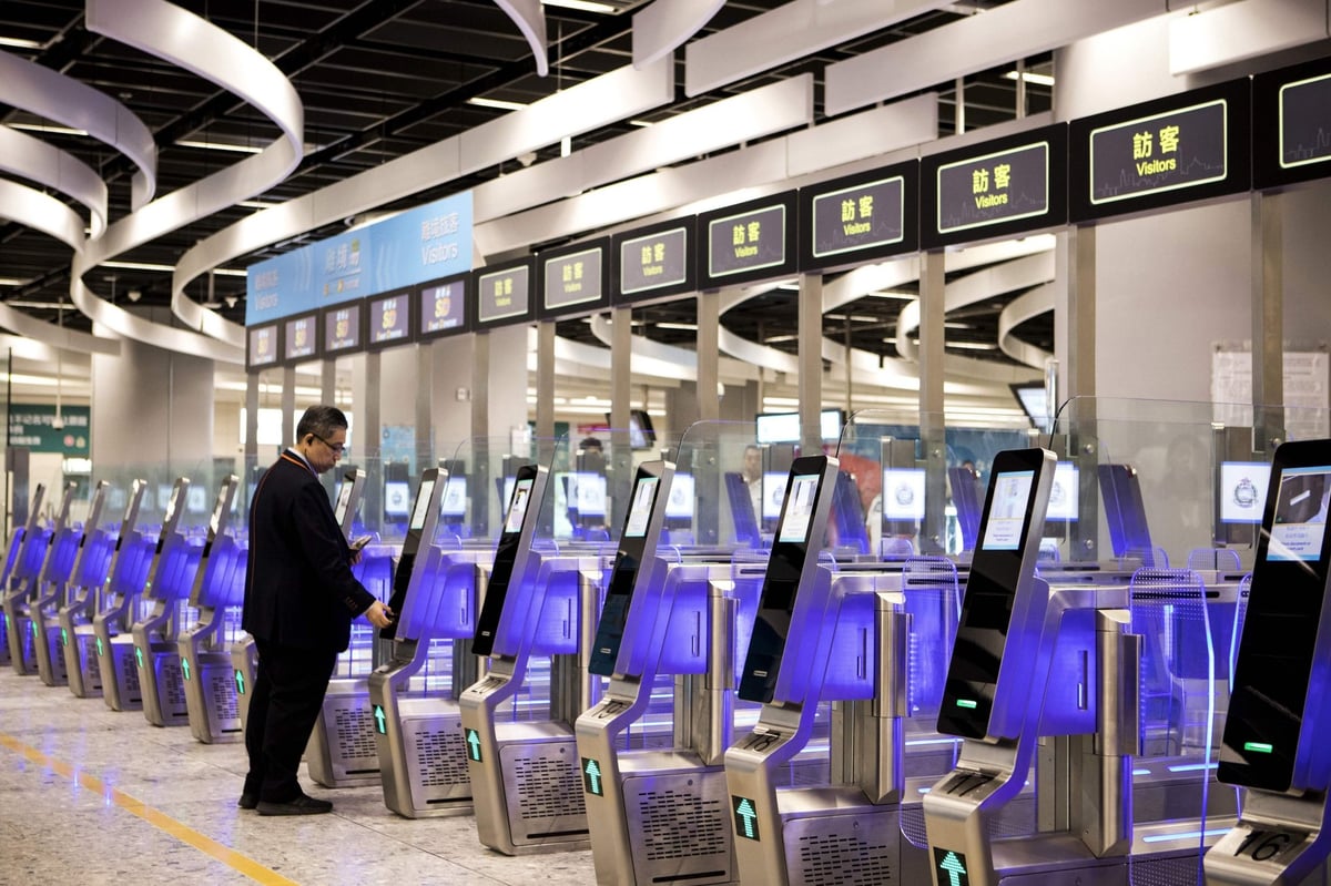 £7bn rail link lets passengers travel from Hong Kong to inland China in 14 minutes | London Evening Standard