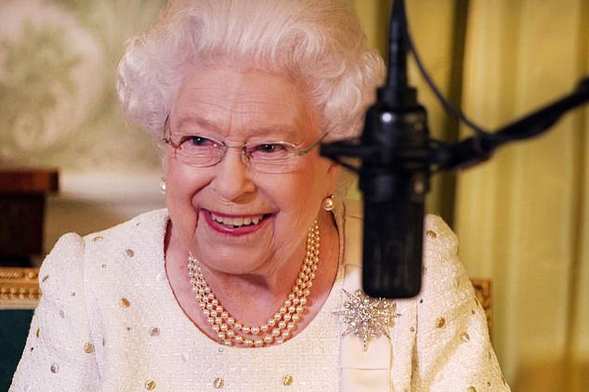 Moment the Queen starts to laugh after being told to re-do Christmas speech 'from the top' | London Evening Standard