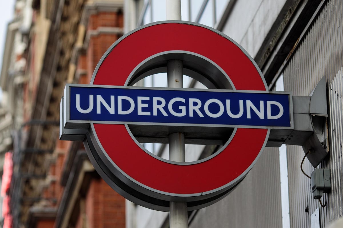 London travel news LIVE: Death on tracks at Sloane Square causes major disruption on Tube lines 