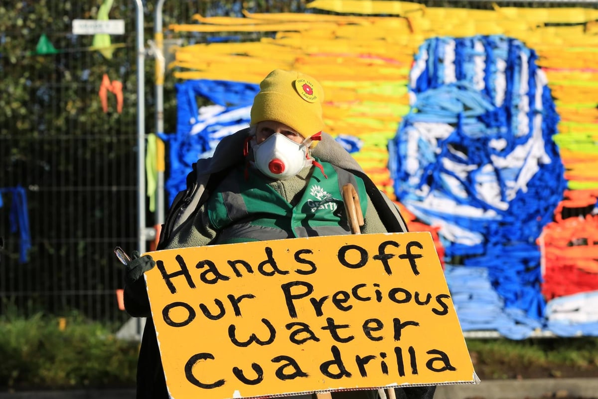 Protesters block Cuadrilla as fracking re-starts at Lancashire drill site | London Evening Standard