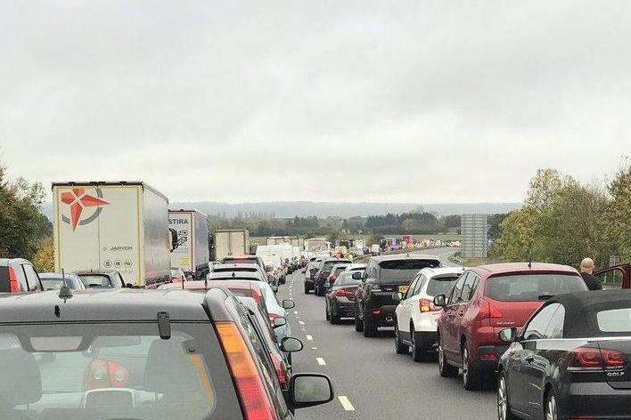 M40 crash: Three dead after car pulling caravan drives into oncoming traffic | London Evening Standard