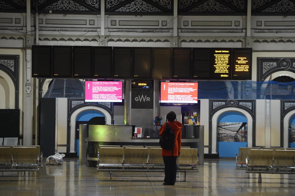 Paddington station disruption: Train delays after major power outage hits routes in and out of London - and further Tube delays | London Evening Standard