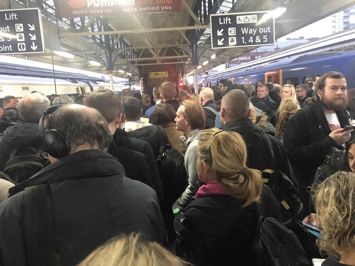 London Waterloo delays: South Western Railway passengers told 'do not travel' after signalling meltdown | London Evening Standard
