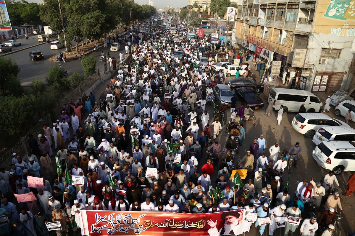 Asia Bibi case: Thousands protest in Pakistan for second day over the acquittal of Christian woman sentenced to death for blasphemy | London Evening Standard