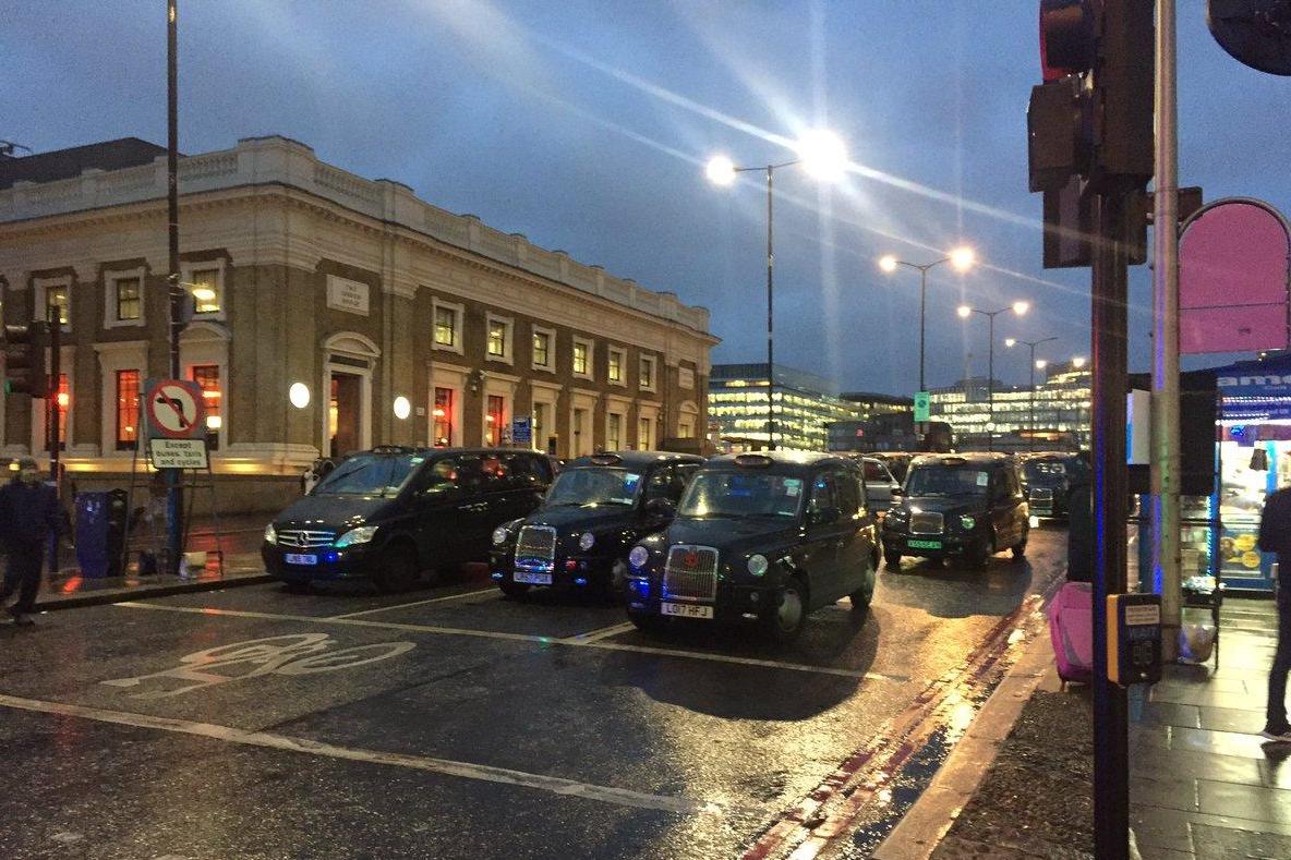 London Bridge protest: Angry black cab drivers create second night of traffic chaos | London Evening Standard