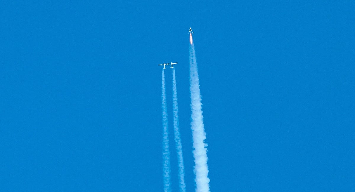 Virgin Galactic rocket successfully reaches space for the first time | London Evening Standard