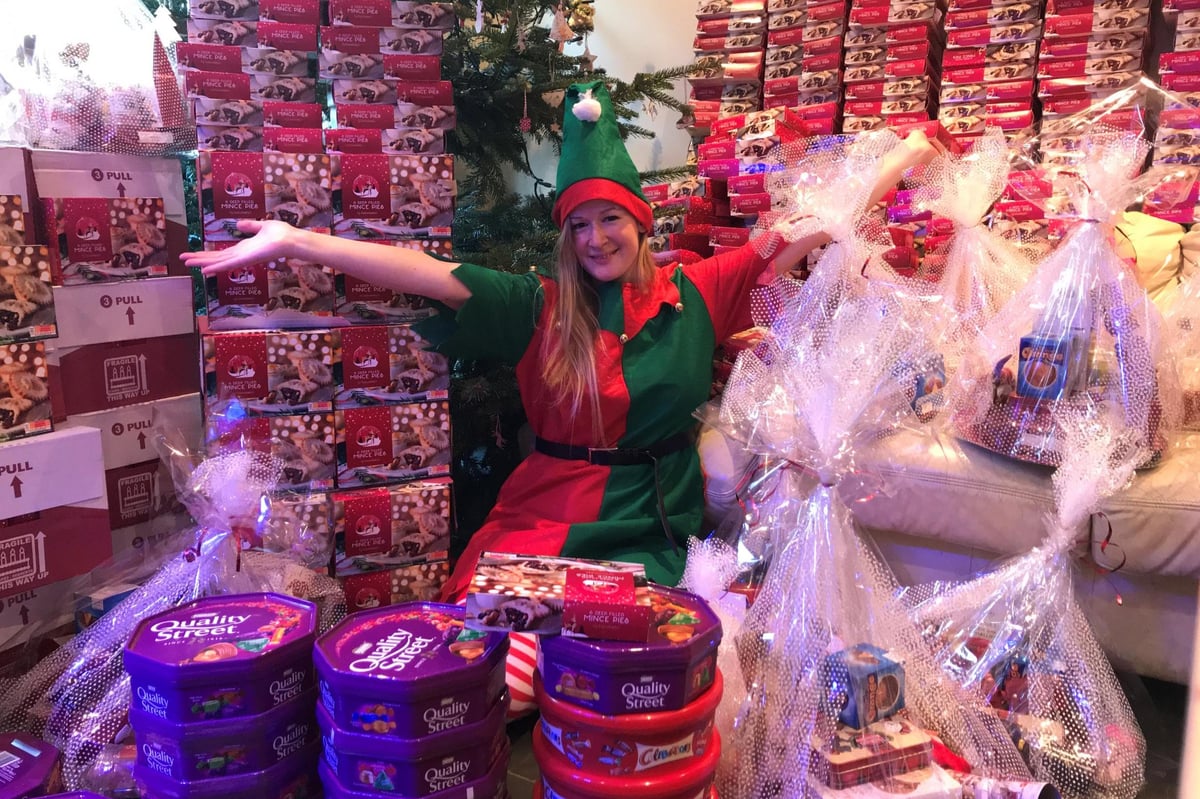 999 workers and NHS staff receive 5,000 mince pies, chocolate tubs and hampers from Good Samaritan mothers | London Evening Standard