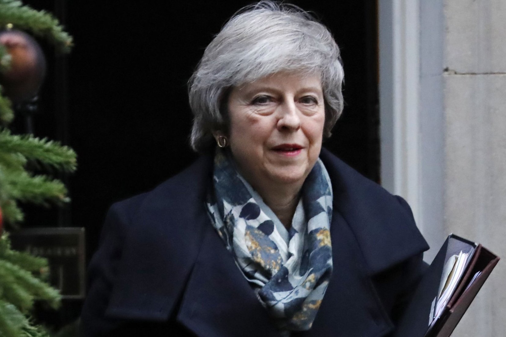 Politicians warn of crisis ahead as UK marks 100 days to Brexit
