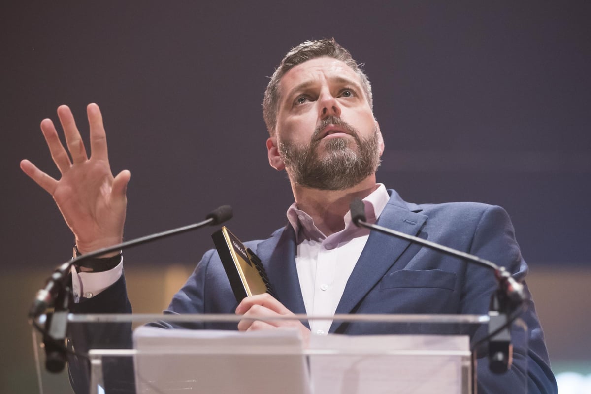 TalkRadio host Iain Lee saves caller's life who was 'lying in street dying' after drug overdose | London Evening Standard