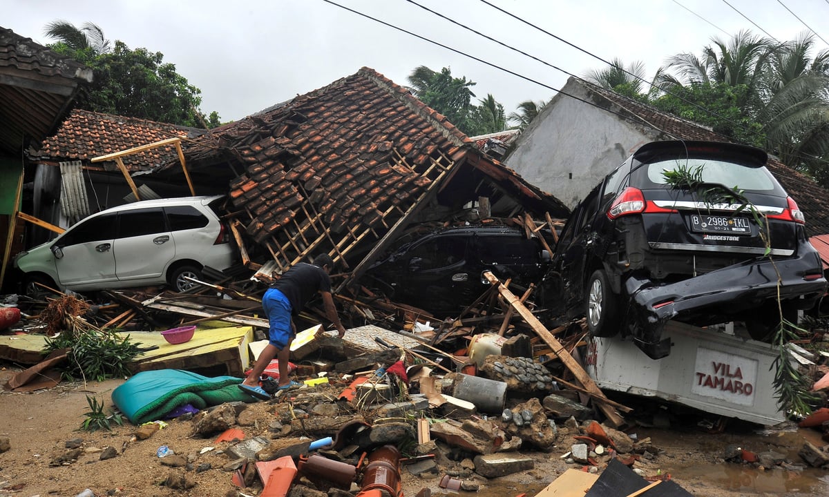Indonesia tsunami: More than 220 killed in tidal wave following eruption of Anak Krakatau | London Evening Standard