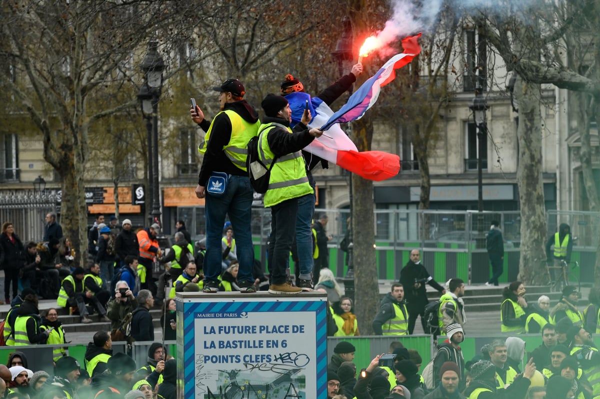 At least 53 arrested at yellow vest protests in Paris as they continue for ninth consecutive week | London Evening Standard