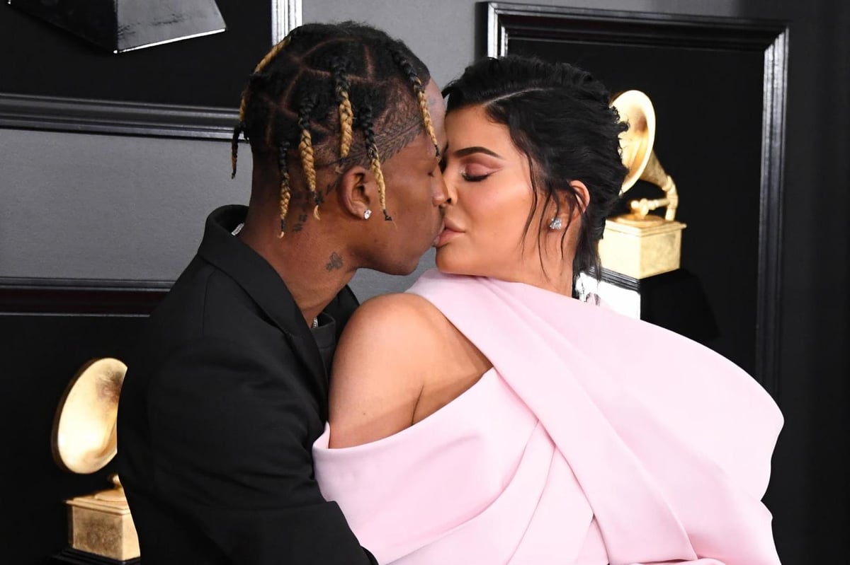 Kylie Jenner and Travis Scott own Grammys 2019 red carpet with loved up PDA-filled display | London Evening Standard