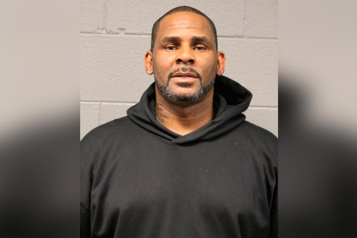 R Kelly mugshot revealed as singer charged with 10 counts of sexual assault | London Evening Standard