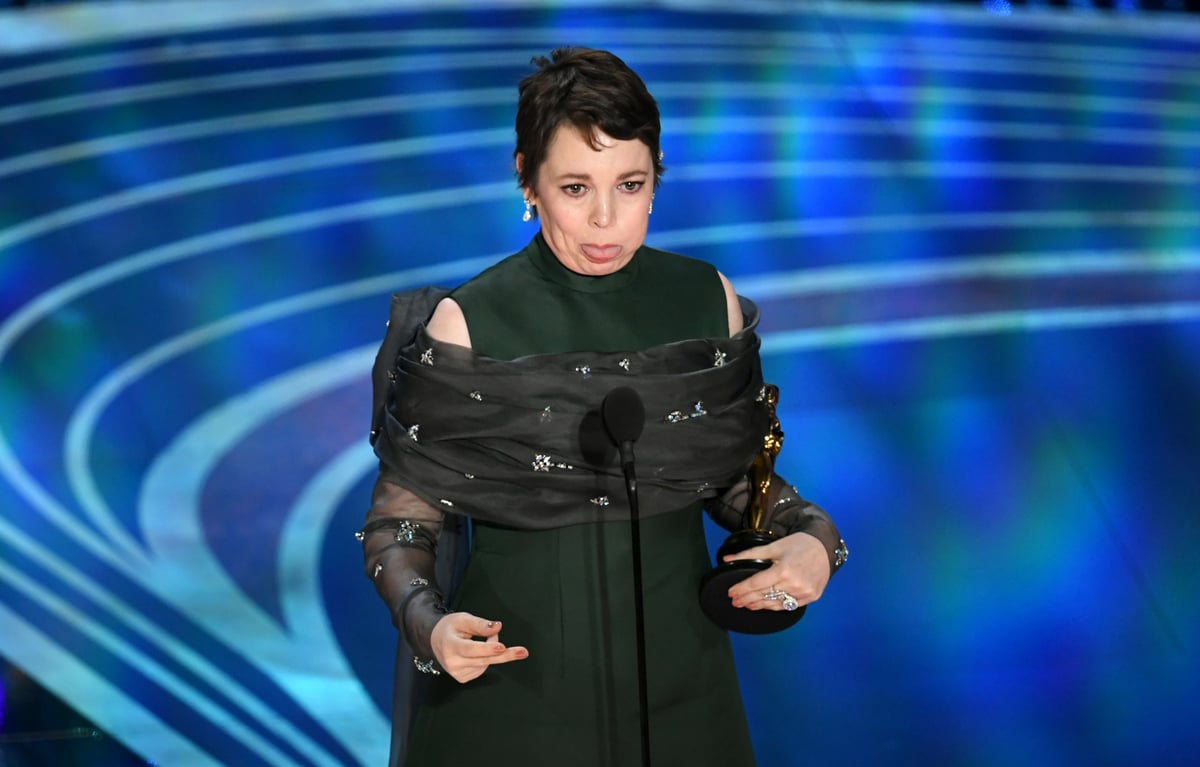 Olivia Colman sticks two fingers up to the Oscars as she blows raspberry at having to 'wrap up' speech | London Evening Standard