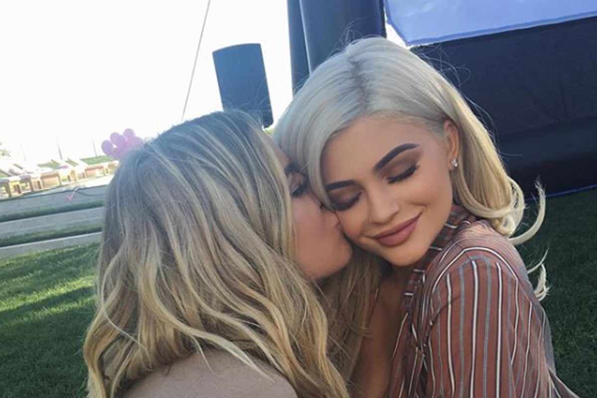 Kylie Jenner poses with Khloe Kardashian on Snapchat amid reports she's 'torn' over Jordyn Woods cheating scandal | London Evening Standard