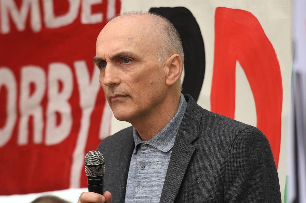MP Chris Williamson suspended from Labour Party over anti-Semitism remarks | London Evening Standard