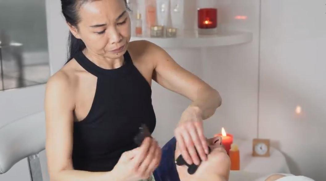 Celebrity facialist Su-Man on how to use gua sha to contour your cheekbones and jawline | London Evening Standard