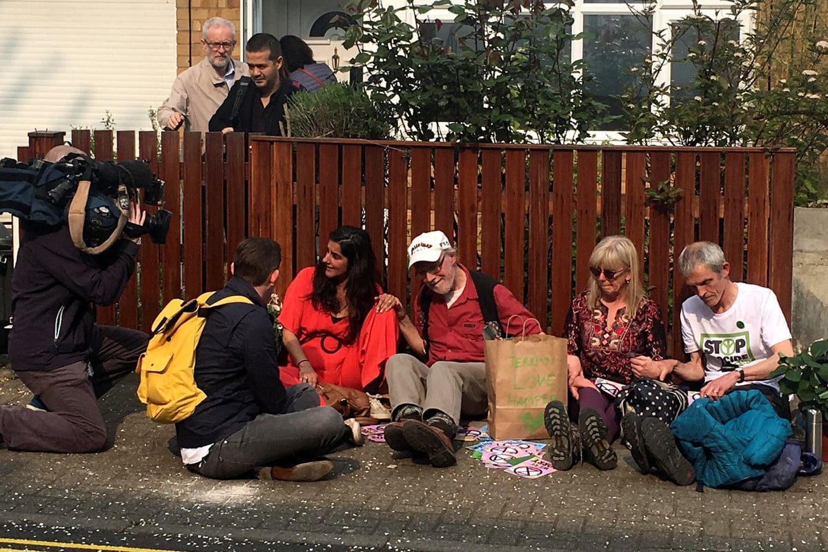 Extinction Rebellion activists glue and chain themselves to fence outside Jeremy Corbyn's house... but abandon protest after 'upsetting his wife' | London Evening Standard