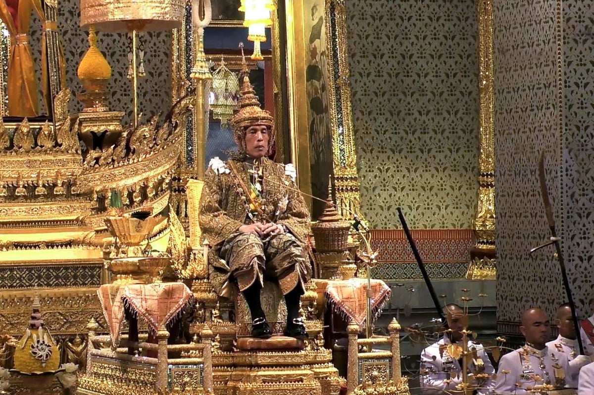 Thailand's King Maha Vajiralongkorn officially crowned in elaborate ceremony last seen seven decades ago | London Evening Standard
