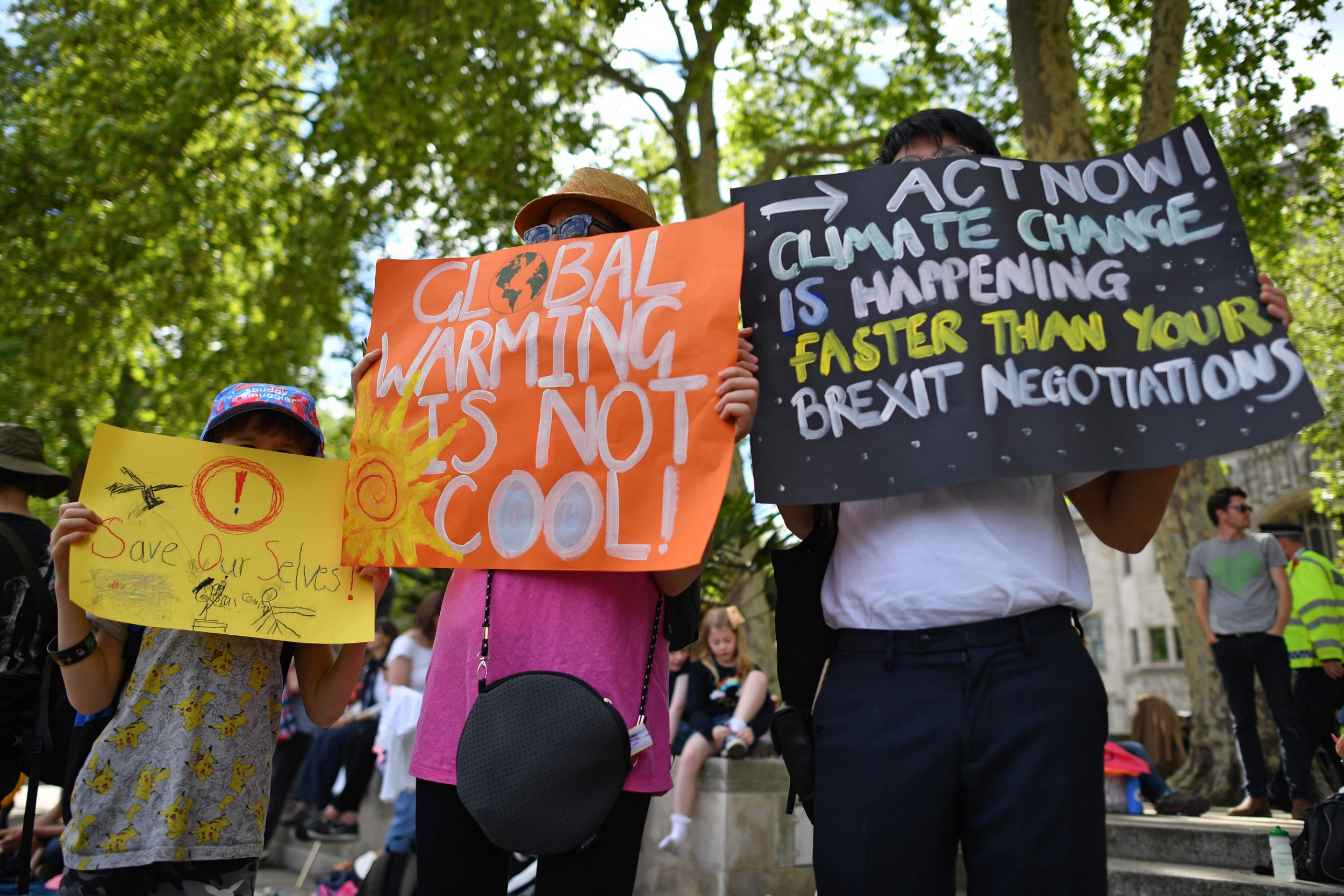 Hundreds march in central London to demand action on climate change