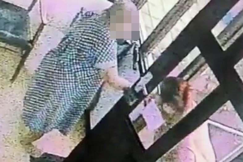 Hunt for west London hugger mugger who targets elderly victims for gold | London Evening Standard