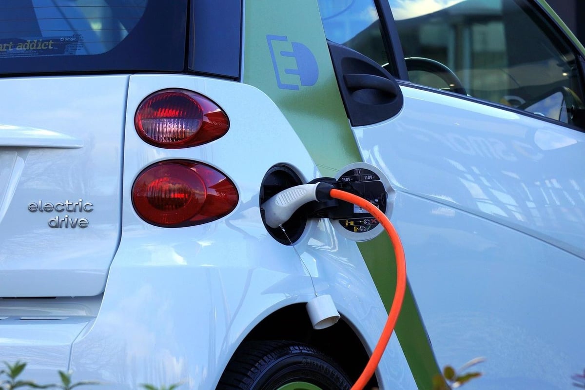 Safety charity calls for more electric car charging points in London to stop people using power dangerously | London Evening Standard