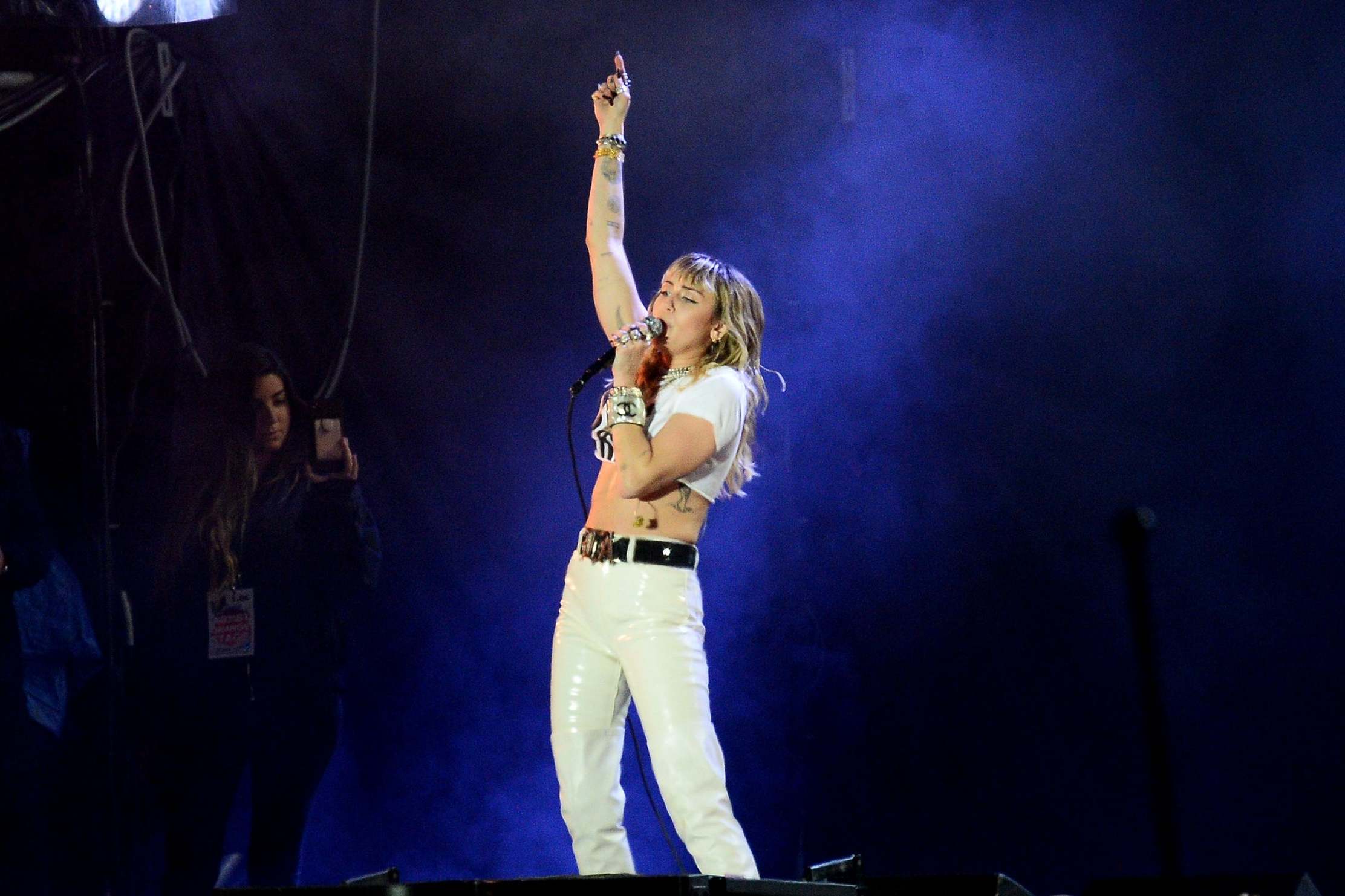 Miley Cyrus 'grabbed' by fan trying to kiss her in Spain