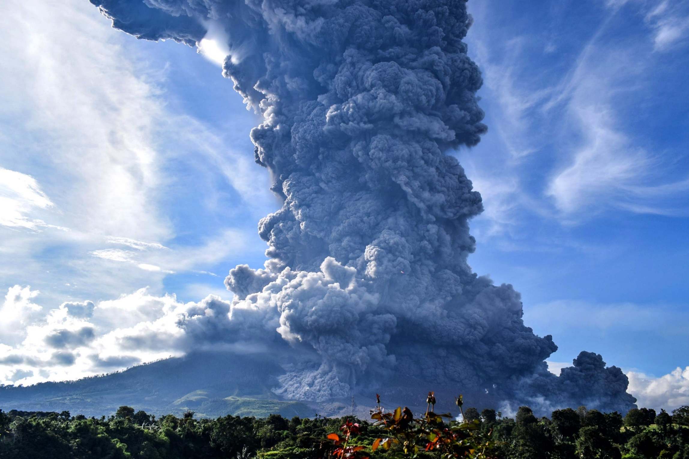 Indonesia on alert as Mount Sinabung volcano erupts
