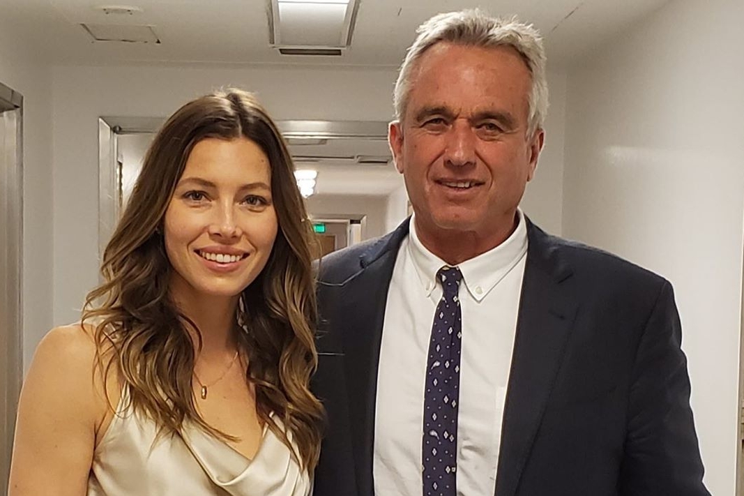Jessica Biel insists she's not an anti-vaxxer