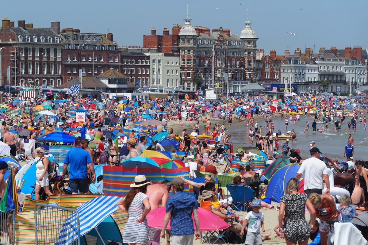UK weather forecast: One swimmer confirmed dead and two more missing in London as Britain swelters in heatwave ahead of ‘40C hottest day on record’ | London Evening Standard