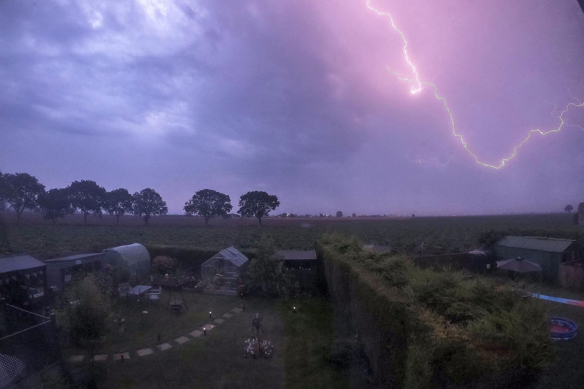 UK weather latest: Thunderstorms to batter parts of the country with several flood warnings issued | London Evening Standard