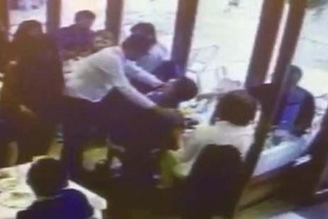Restaurant boss hailed for saving customer choking on meatball by performing the Heimlich manoeuvre | London Evening Standard