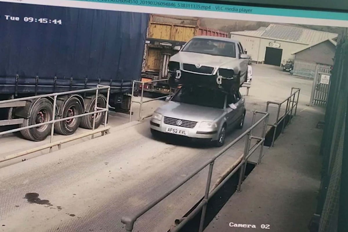 Driver caught with second car balanced on top of his vehicle given three points | London Evening Standard