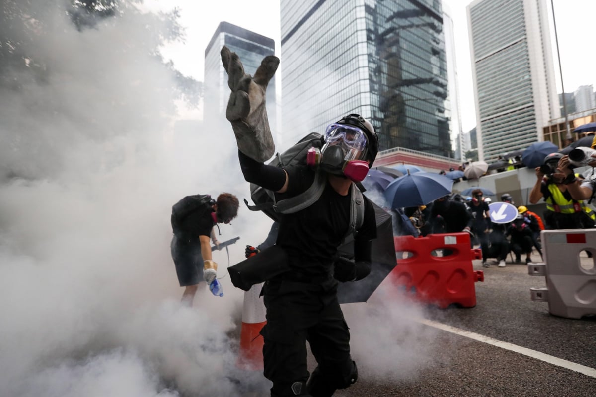 Hong Kong protests: Major violence breaks out after police fire tear gas during anti-government demonstrations | London Evening Standard