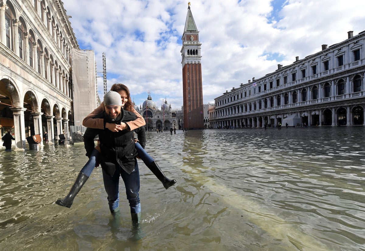 Venice floods: St Mark’s Square reopens after being hit by severe floods | London Evening Standard