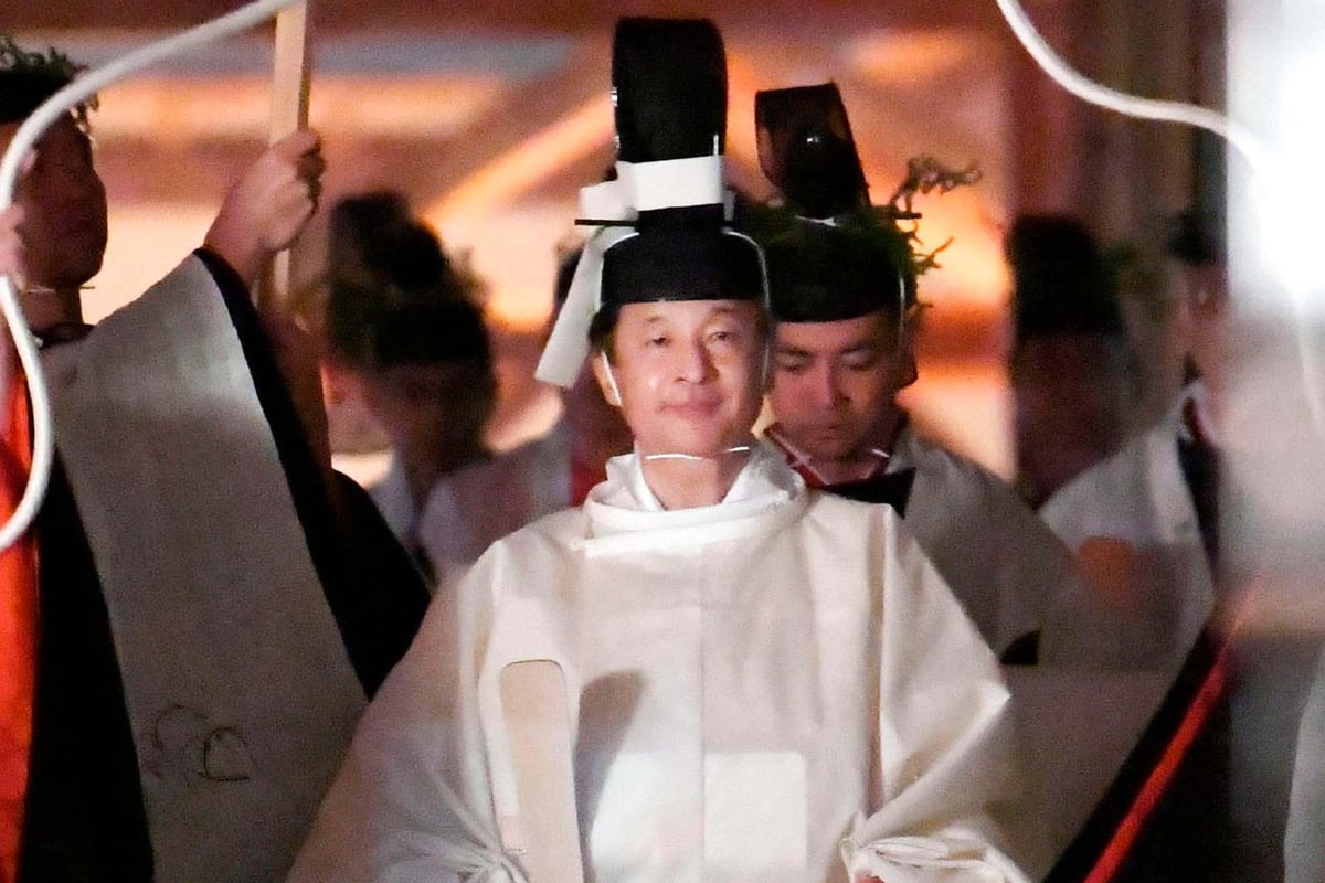 Japan's new emperor spends symbolic night with sun goddess in secretive £19 million accession ritual | London Evening Standard