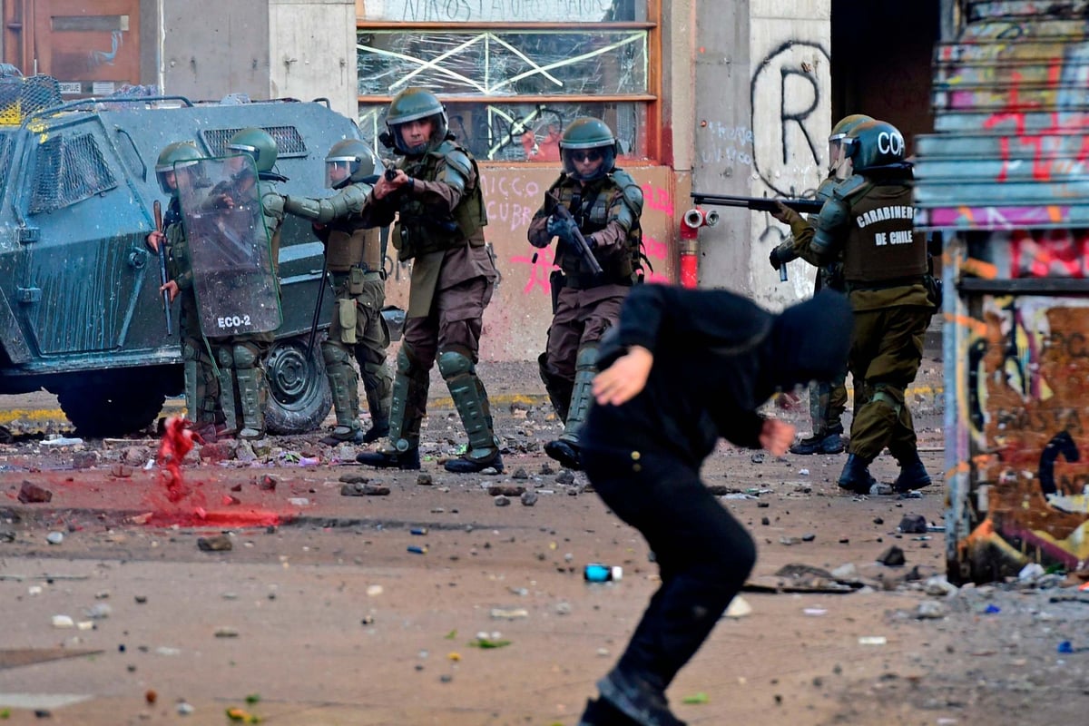Chile protests: Hundreds of demonstrators blinded by riot police’s shotgun pellets | London Evening Standard