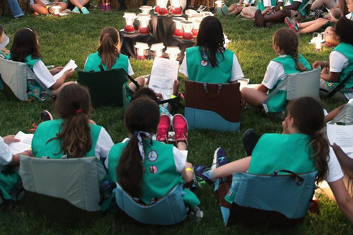 Girl Scouts warn parents that making children hug family members gives them 'wrong idea of consent' | London Evening Standard