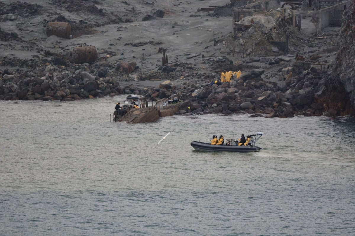 New Zealand volcano: Search fails to find last two victims as death toll hits 16 | London Evening Standard