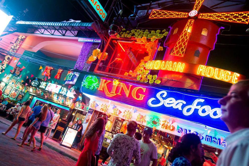Gary McLaren: Brit ‘killed by firework’ at midnight on New Year’s Eve in Thailand | London Evening Standard