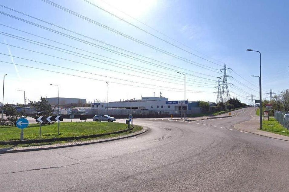 Essex firefighters rush to ‘large chemical incident’ in West Thurrock amid reports of 'cloud of fumes' | London Evening Standard