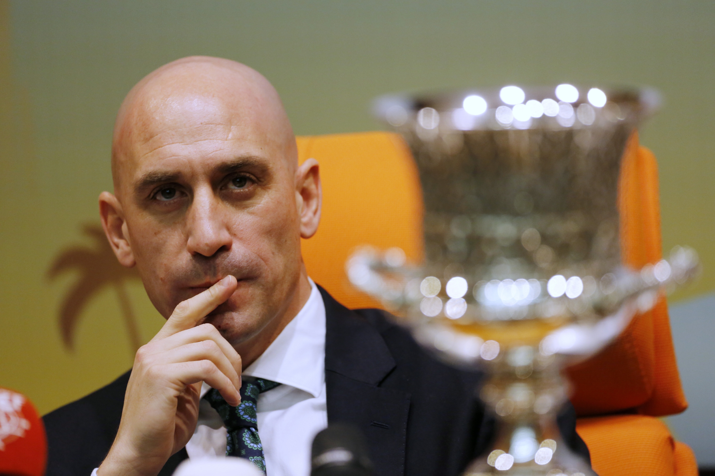 Hand Barcelona the title? RFEF president confident LaLiga will resume